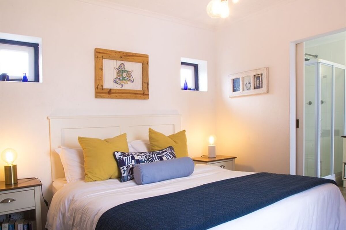 trinacria-cottage-struisbaai-bathroom