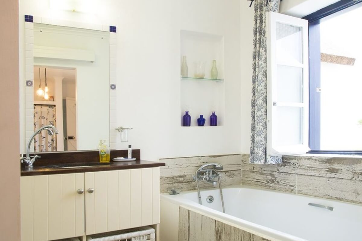 trinacria-cottage-struisbaai-bathroom2