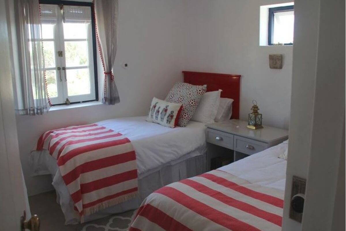 trinacria-cottage-struisbaai-bedroom3