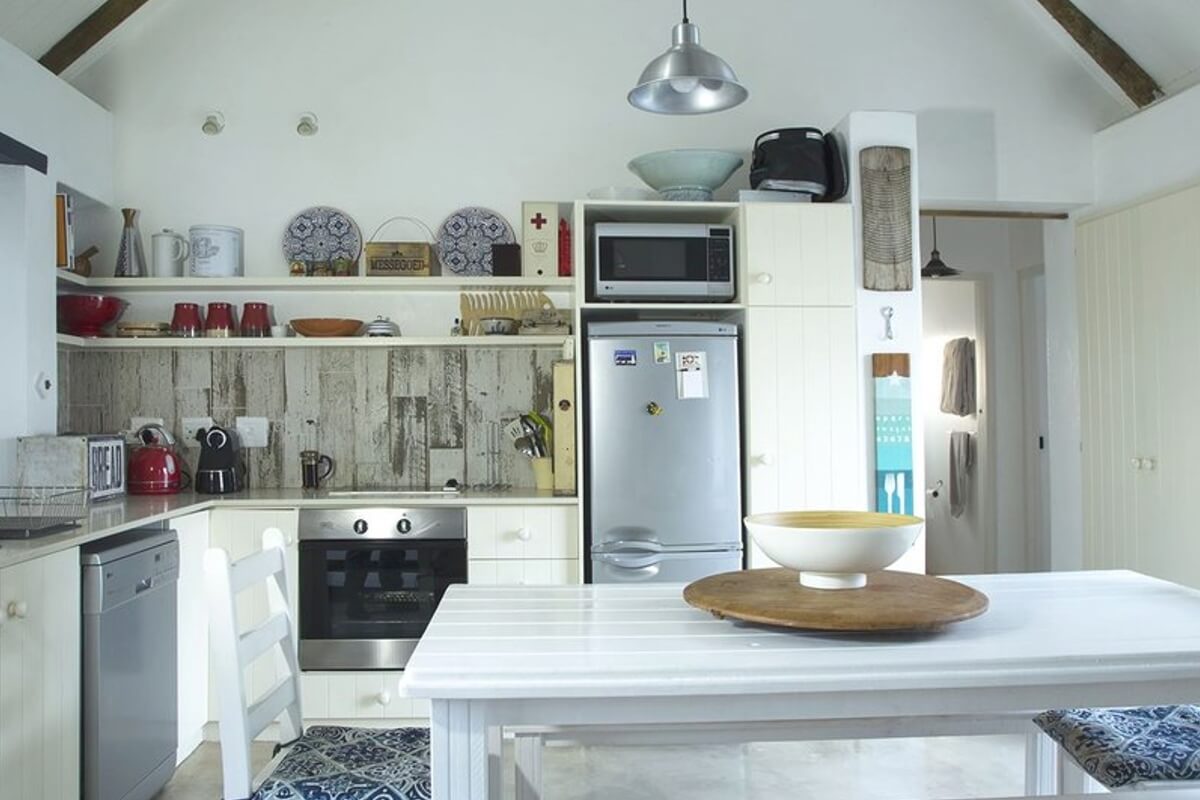 trinacria-cottage-struisbaai-kitchen