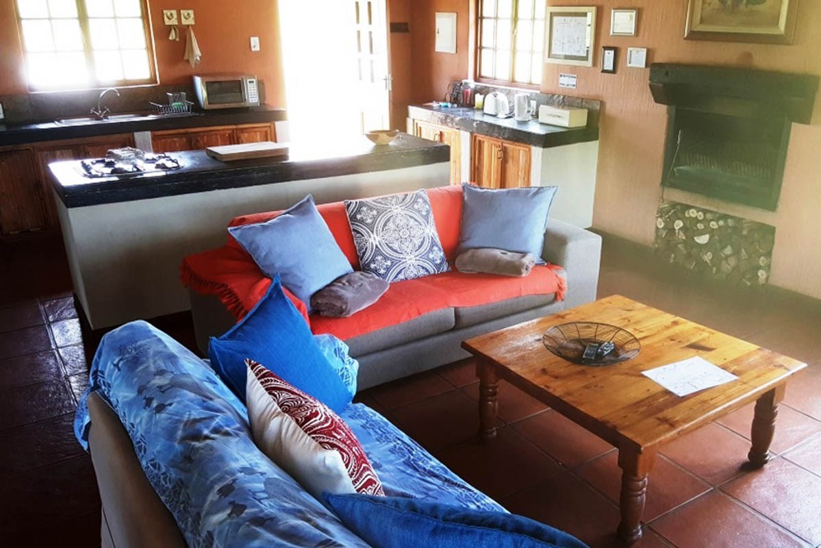 Guinea Fowl Cottage Dullstorm lounge area-3