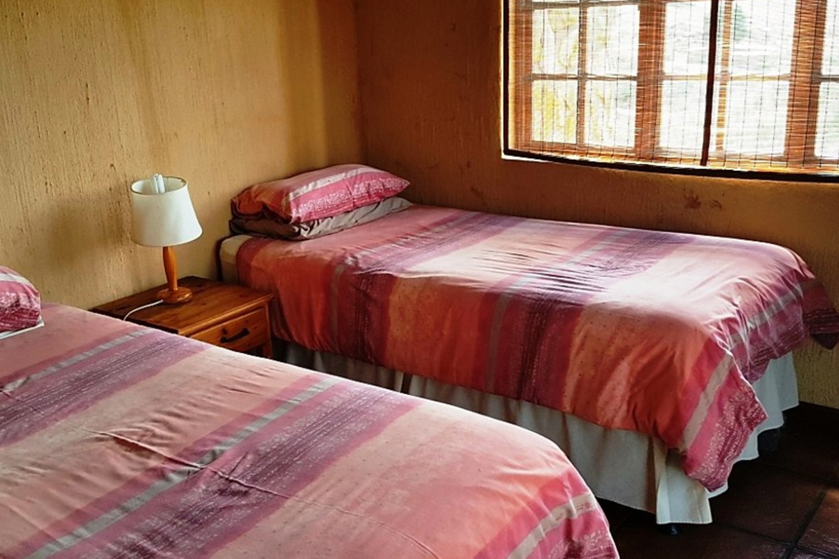 Bald Ibis Cottage bedroom-2