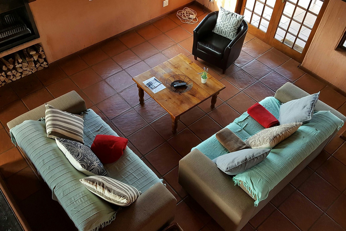 Bald Ibis Cottage lounge-1