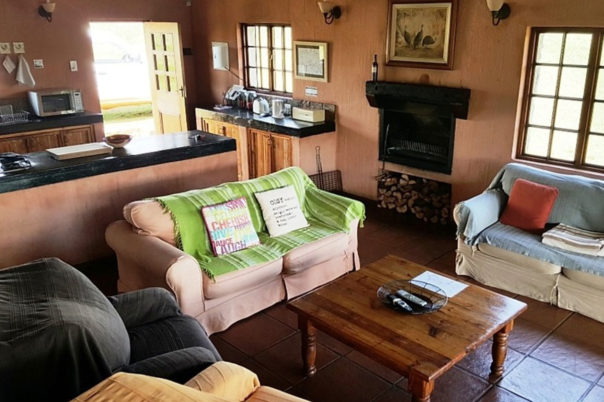 Bald Ibis Cottage lounge-2