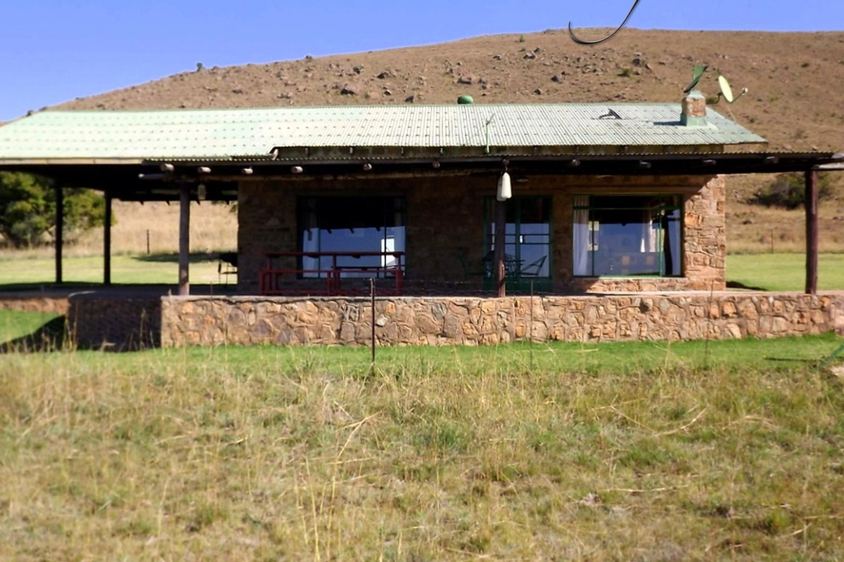 Bottlebrush Cottage exterior-2